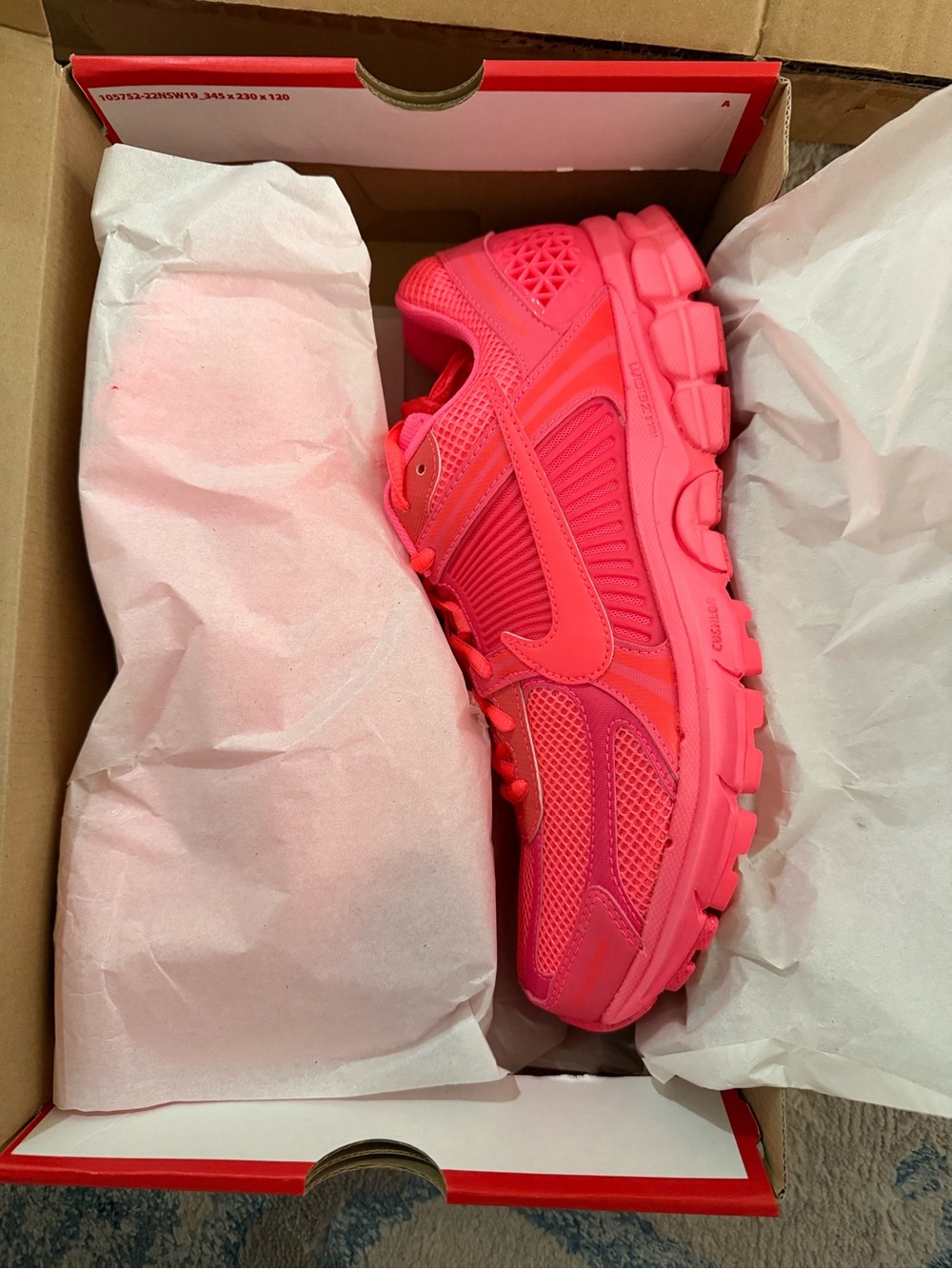 Nike Zoom Vomero 5 Hot Punch Pink Men’s 11 Women’s 12.5 NIB